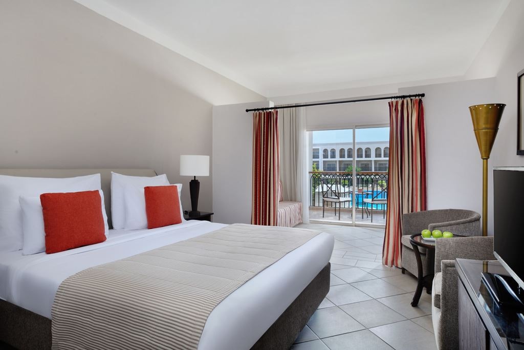 rooms-superior-family-pool-view