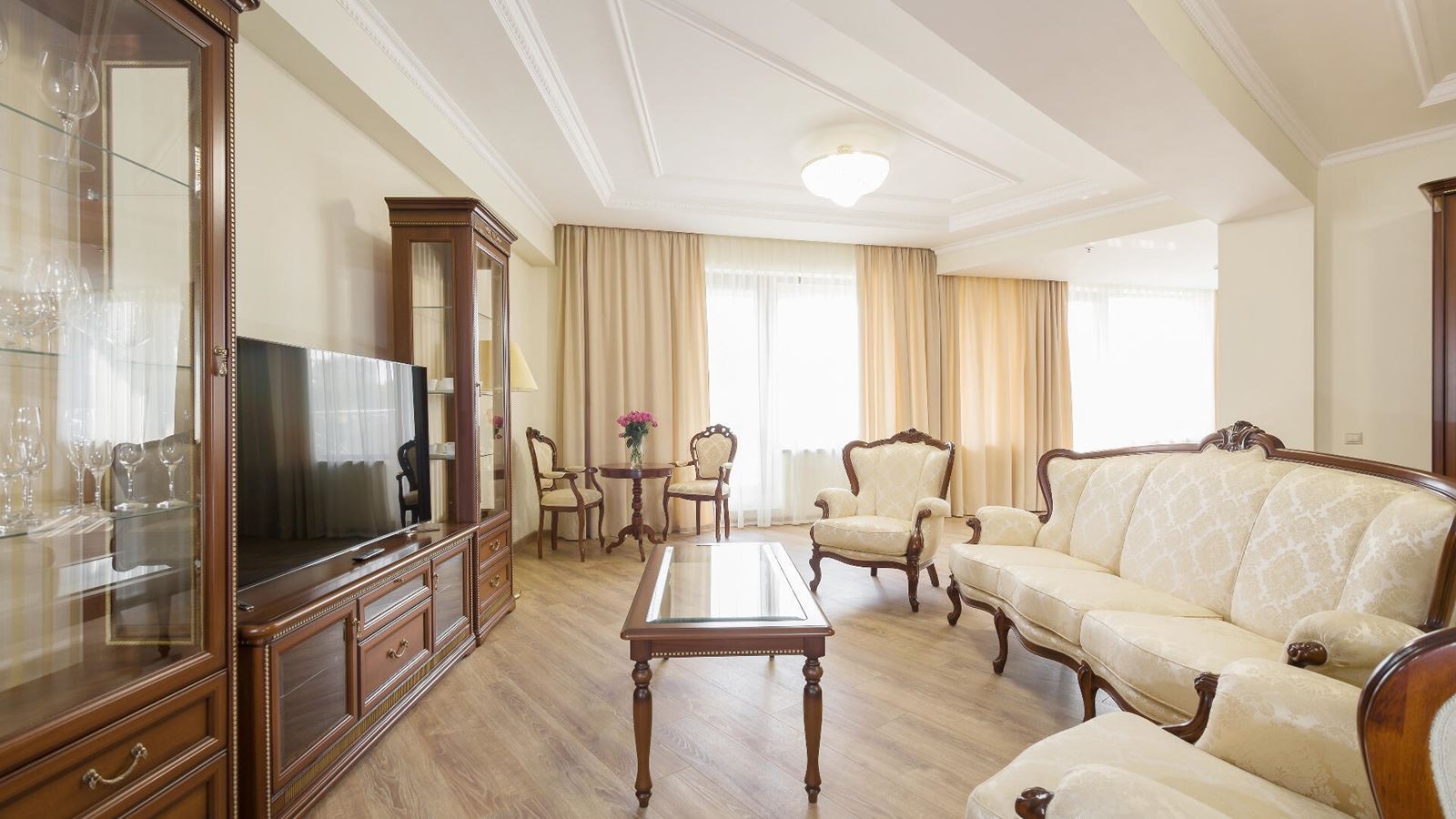 rooms-apartment-balcony