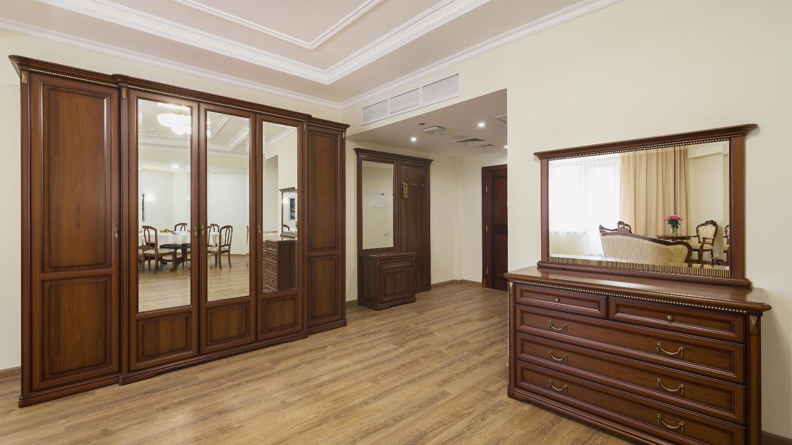 rooms-apartment-balcony