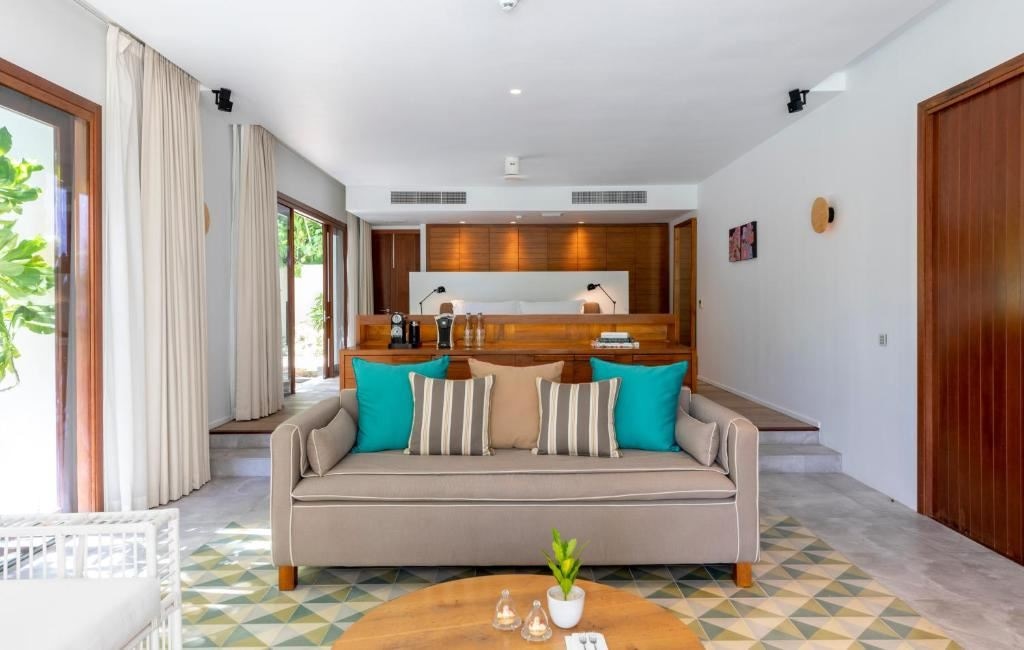 rooms-beach-pool-villa