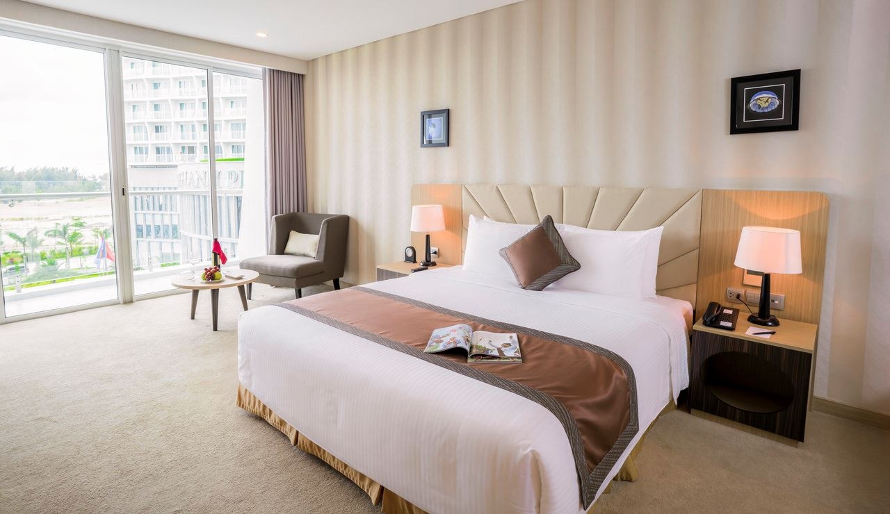 rooms-deluxe-king-with-balcony-child-without-extra-bed