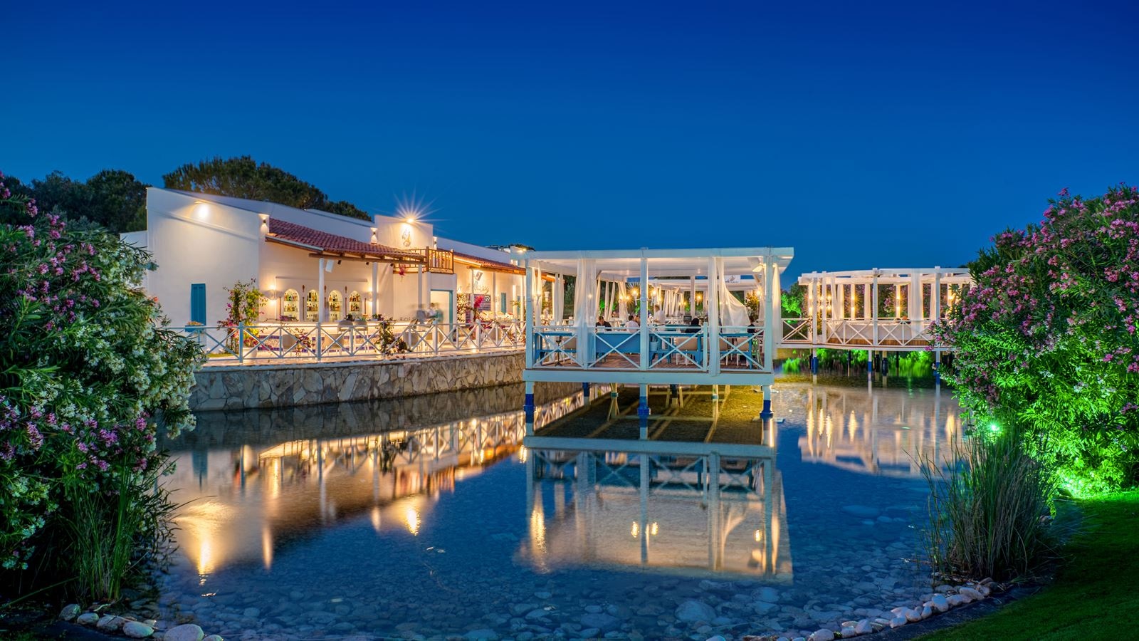 restaurants-mykorini