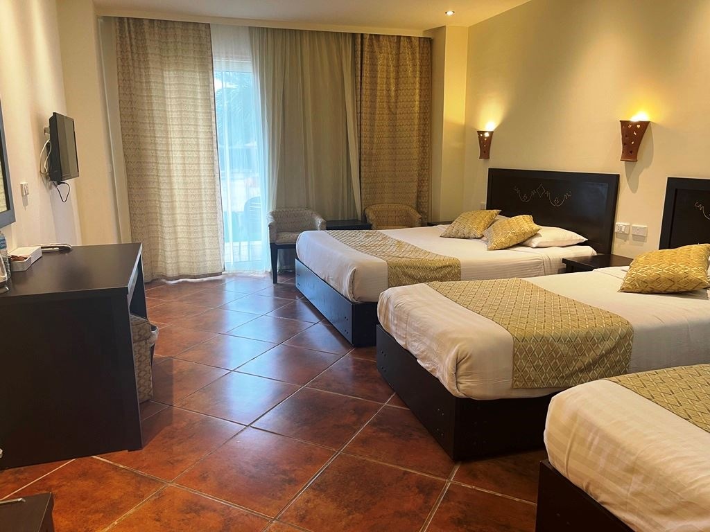 rooms-grand-king-quadruple-room