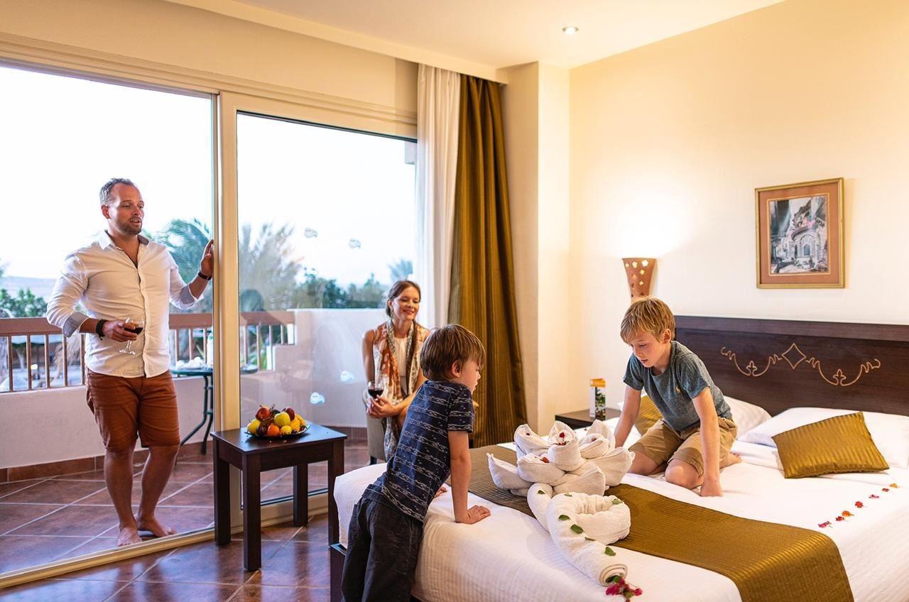 rooms-grand-king-quadruple-room