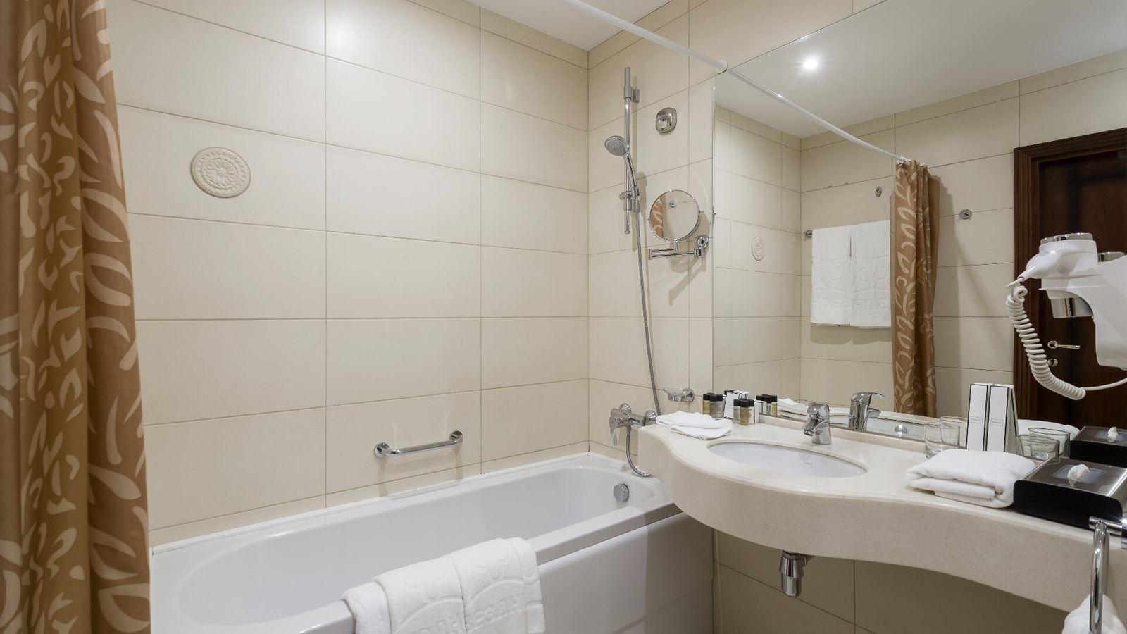 rooms-junior-suite-balcony