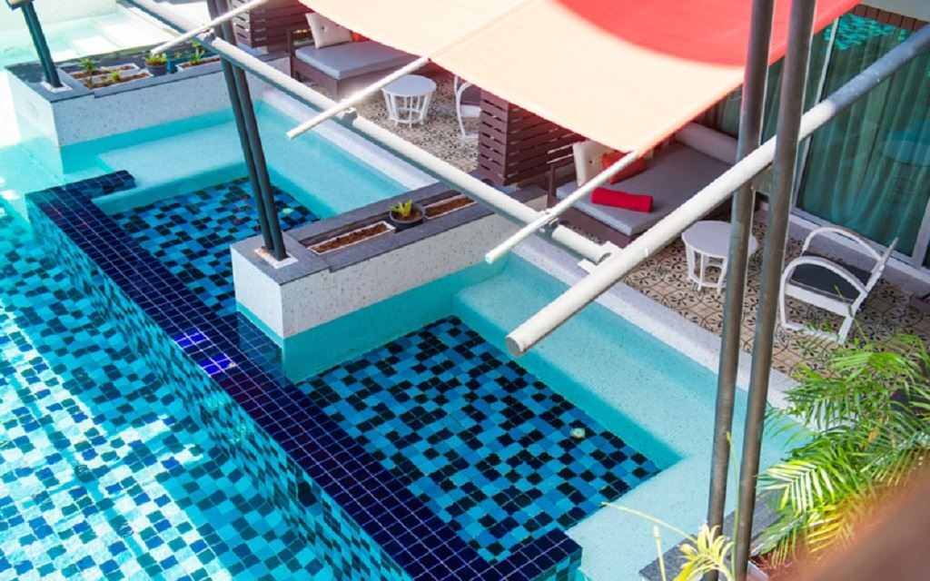 rooms-deluxe-pool-access