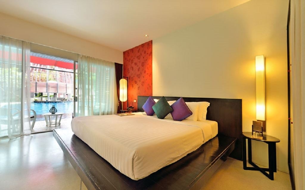 rooms-deluxe-pool-access