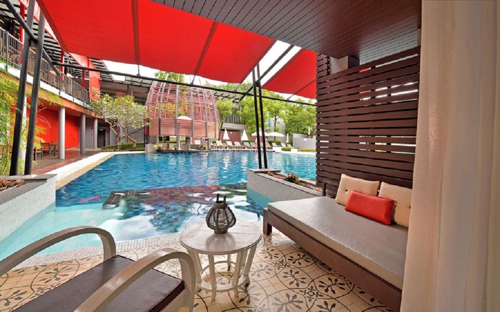 rooms-deluxe-pool-access