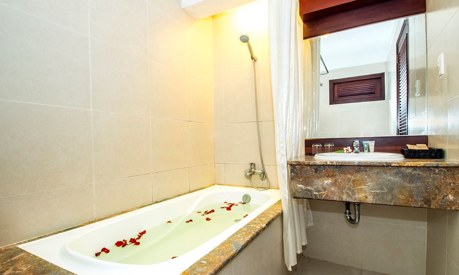 rooms-deluxe-ocean-view