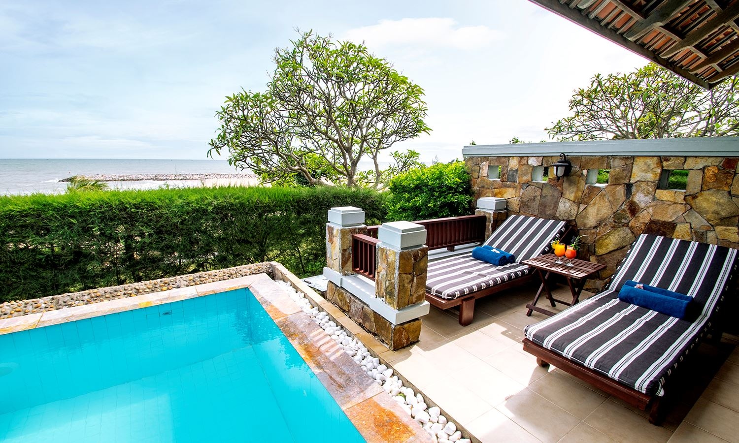 rooms-pool-villa-beach-front-child-without-extra-bed