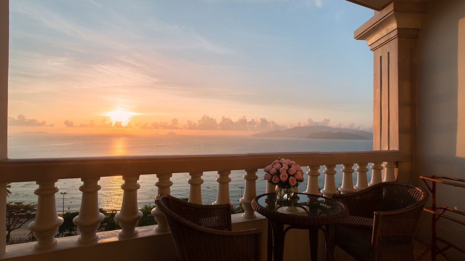 rooms-grand-deluxe-with-balcony